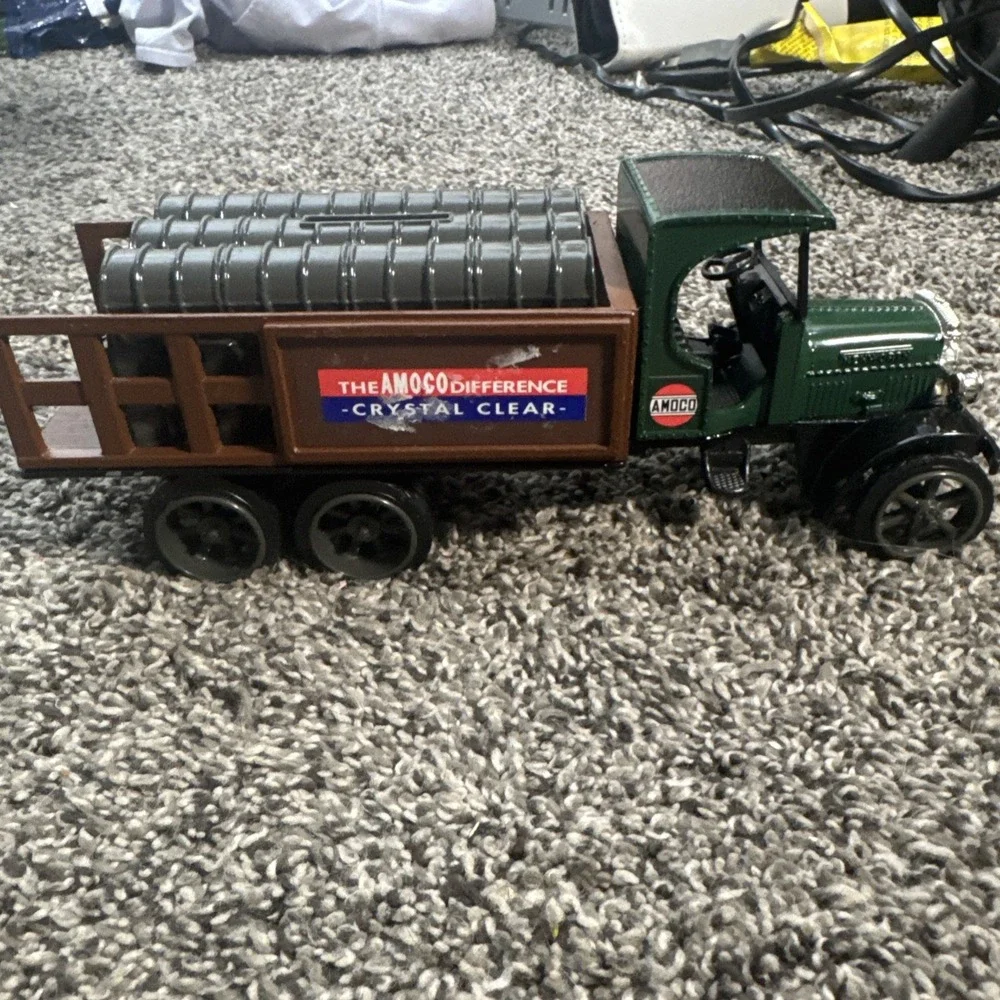 Ertl 1925 Kenworth Amaco Stake Truck Bank 7.5